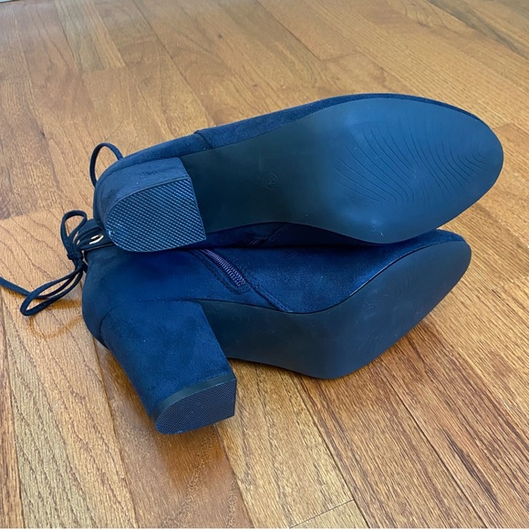 SOLD Blue Suede Booties Size 9 - Picture 6 of 8